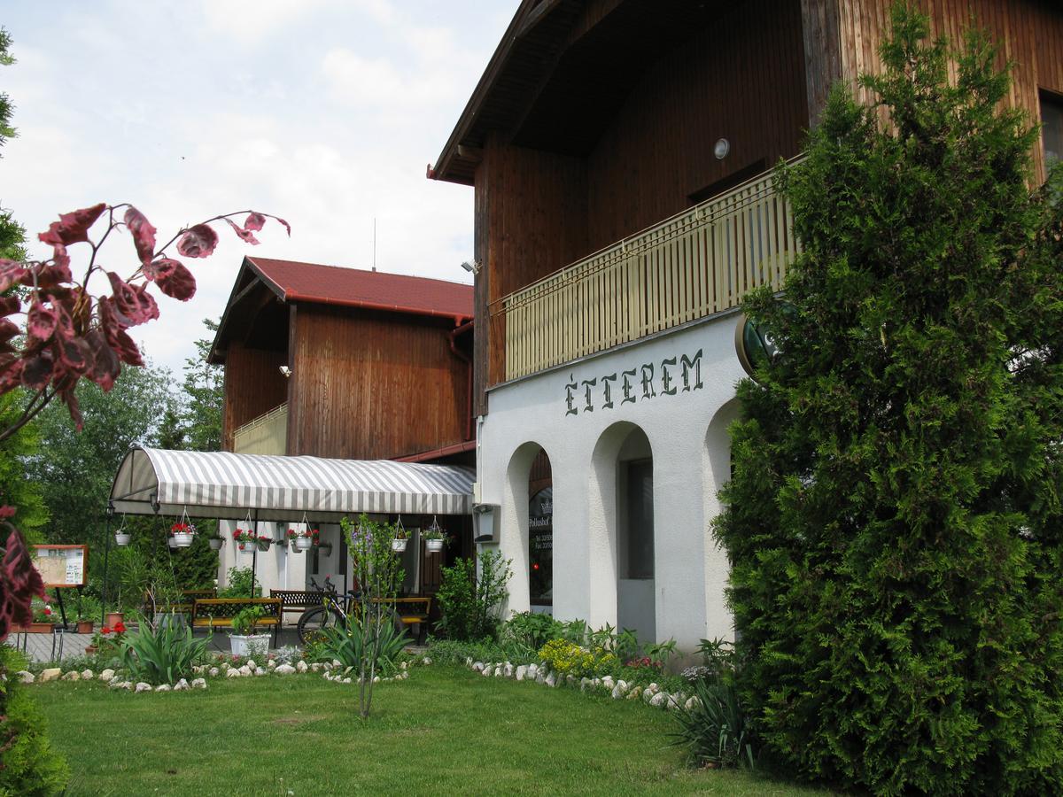 Bed and Breakfast Pollushof Panzio Es Etterem Csolnok Экстерьер фото