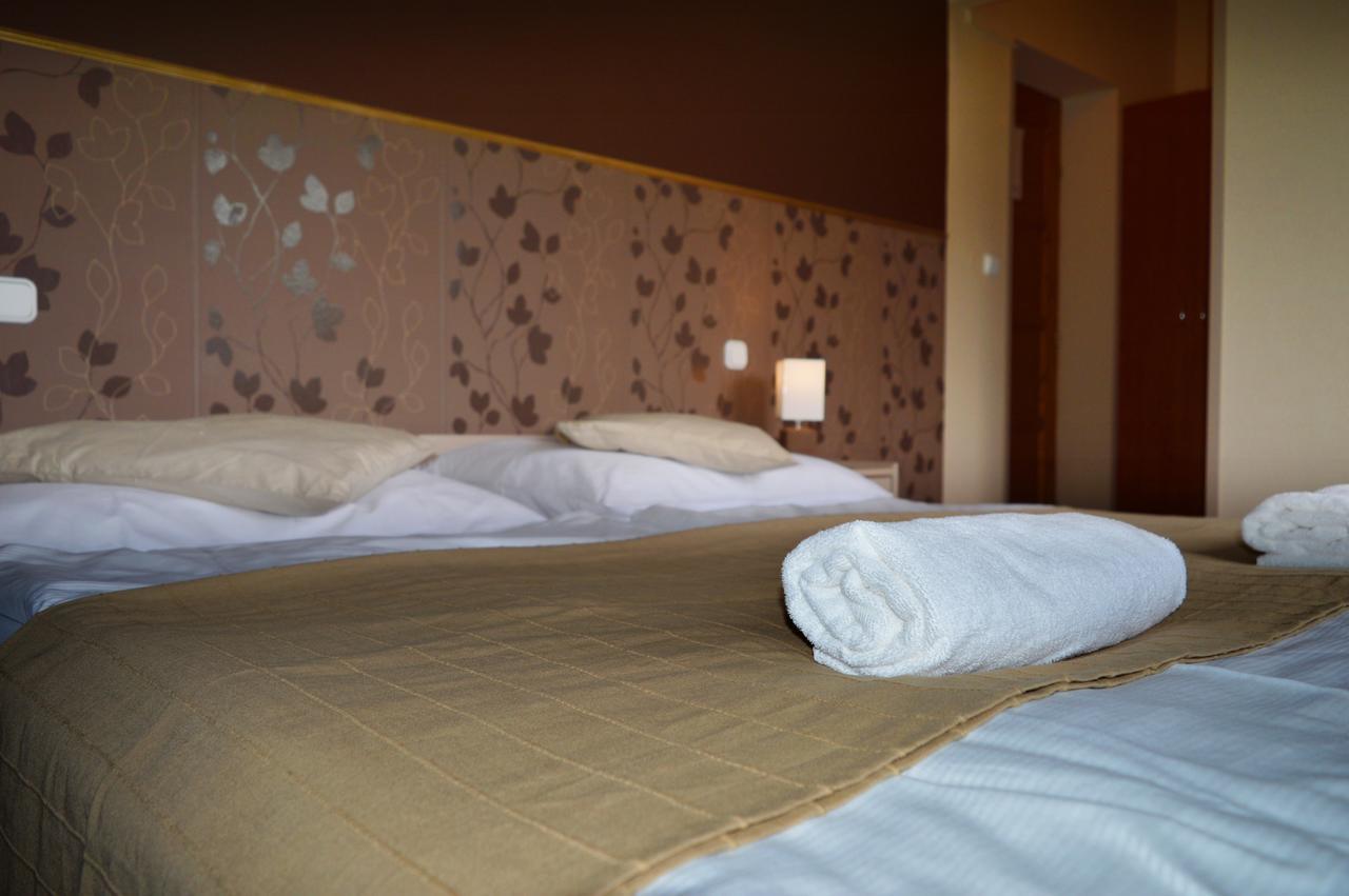 Bed and Breakfast Pollushof Panzio Es Etterem Csolnok Экстерьер фото